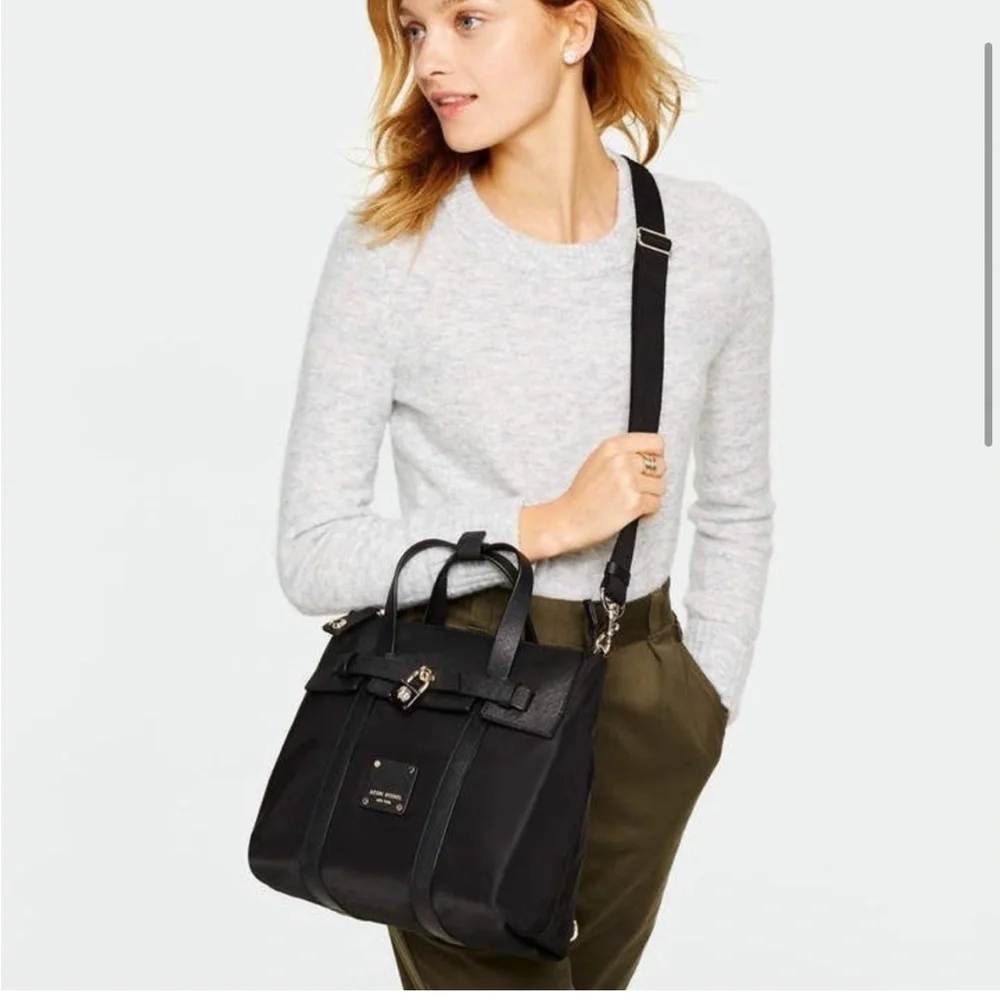 NWOT Gray Henri Bendel Jetsetter Convertible Nylon & Leather Backpack DUST BAG! - Picture 3 of 11